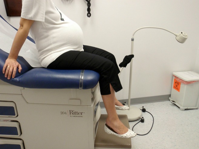 осмотр беременной на кресле