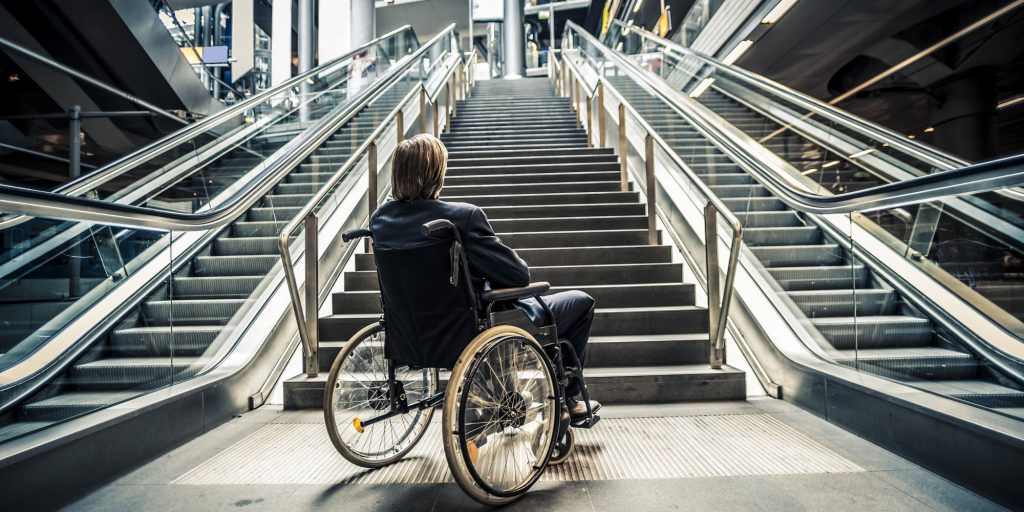 инвалид и лестница